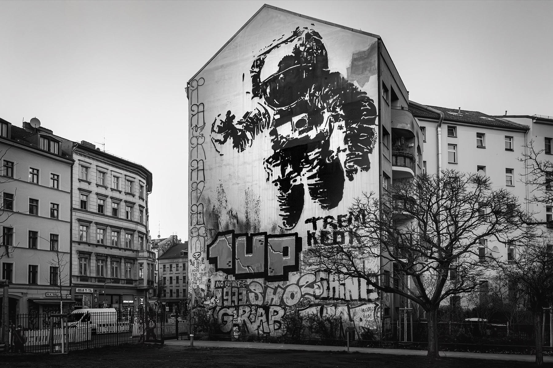 Mural Astronaut de Victor Ash fotografiado por Tomeu Fiol en Berlín