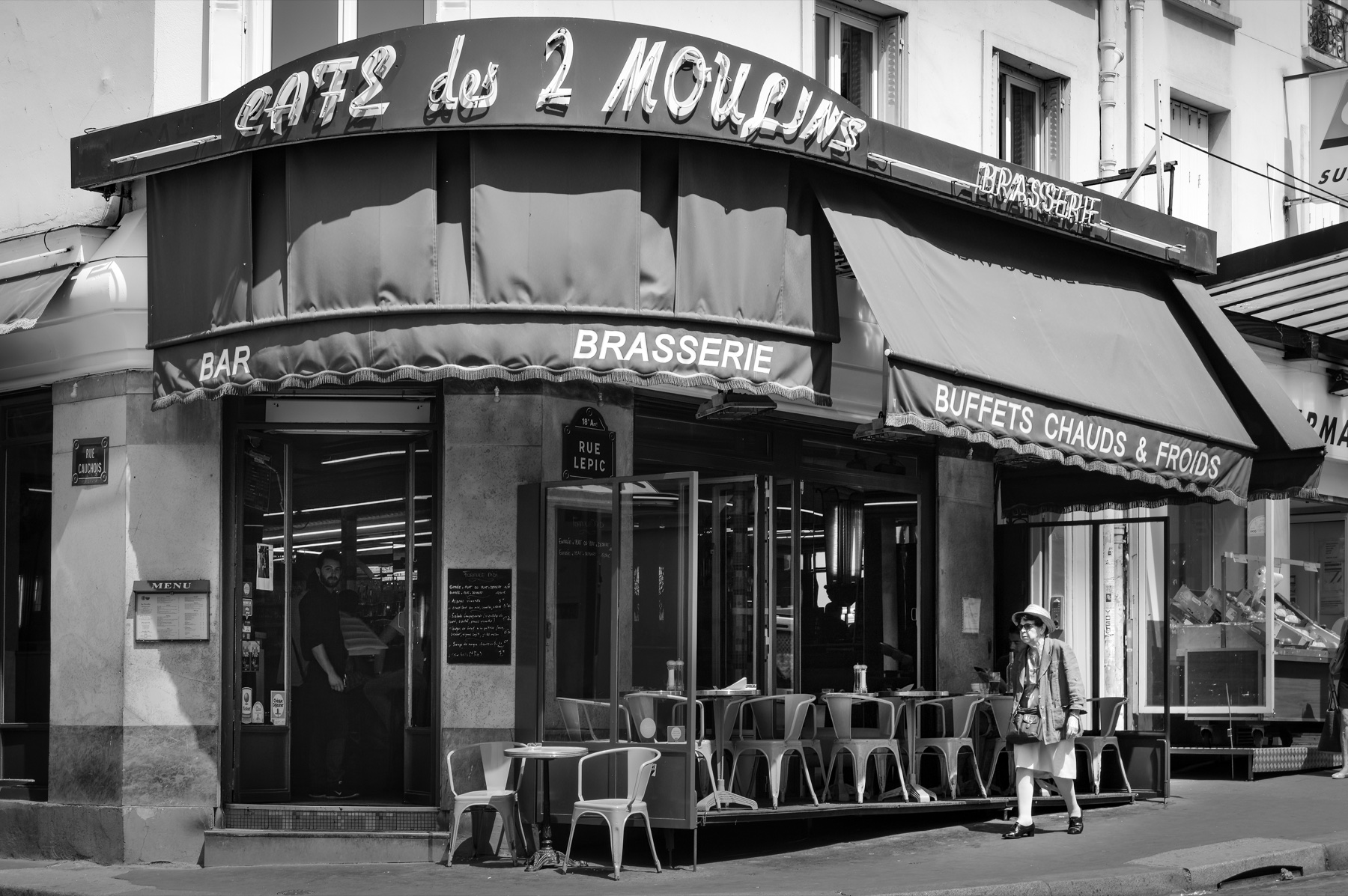 Café des 2 Moulins en París, fotografía callejera de Tomeu Fiol