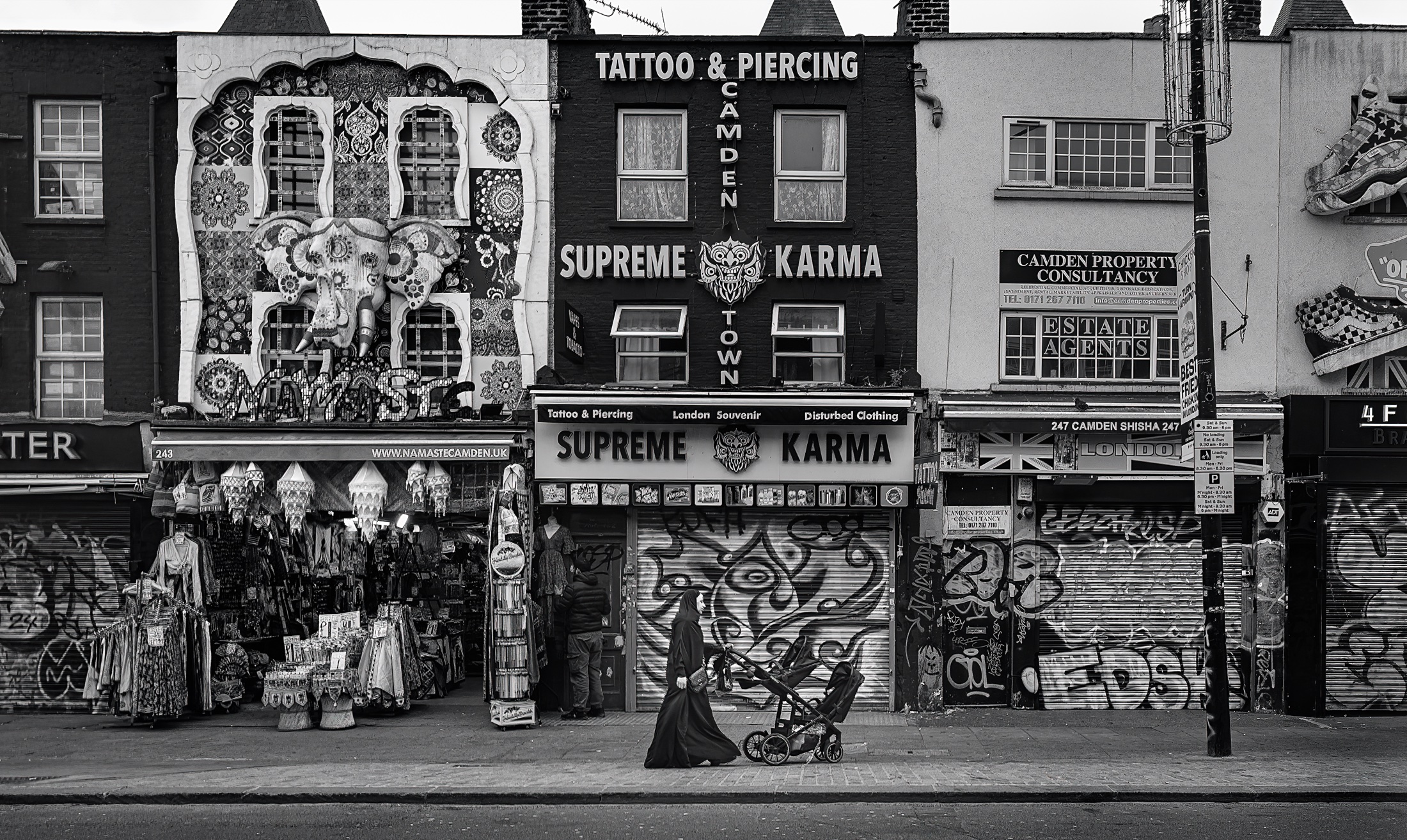 Fachadas y escena urbana en Camden, Londres, fotografía callejera de Tomeu Fiol
